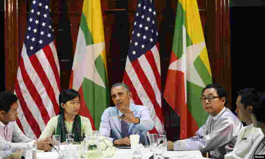 U.S. President Barack Obama holds a civil society roundtable in Yangon, Nov. 14, 2014.