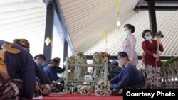 Garebeg tahun ini Kraton Yogyakarta membagikan 2.700 rengginan dengan penerapan protokol pandemi virus corona selama pelaksanaannya. (Foto: Tepas Tanda Yekti)