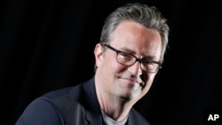 Archivo - Matthew Perry posa para un retrato el 17 de febrero de 2015 en Nueva York. Perry, quien interpretó a Chandler Bing en la exitosa serie "Friends", falleció. Tenía 54 años.