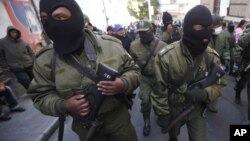 Los amotinados dicen que no quieren “migajas” y que mantendrán la protesta.