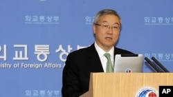 ທ່ານ Kim Sung-hwan ລັດຖະມົນຕີການຕ່າງປະເທດເກົາຫລີໃຕ້.