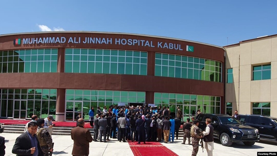 محمد صادق په ټويټر دا هم ويلي چې پاکستان په کابل کې د محمد علي جناح، جلال اباد کې د پوښتورګو د علاج نشتر کډني سنټر او په  لوګر ولایت کې د امان الله لوګري په نوم هسپتالونه جوړ کړي دي