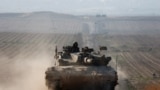 Një tank i ushtrisë izraelte në kufi me Gazën