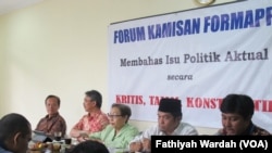 Penyelenggaran Diskusi Save DPD, Save Demokrasi di Kantor FORMAPPI. (Paling kiri) Peneliti Formappi I Made Leo Wiratma, Feirry Sumampow (Te-Pi Indonesia), Aktivis Yuda Irlang dan Ray Rangkuti ( LIMA Indonesia)