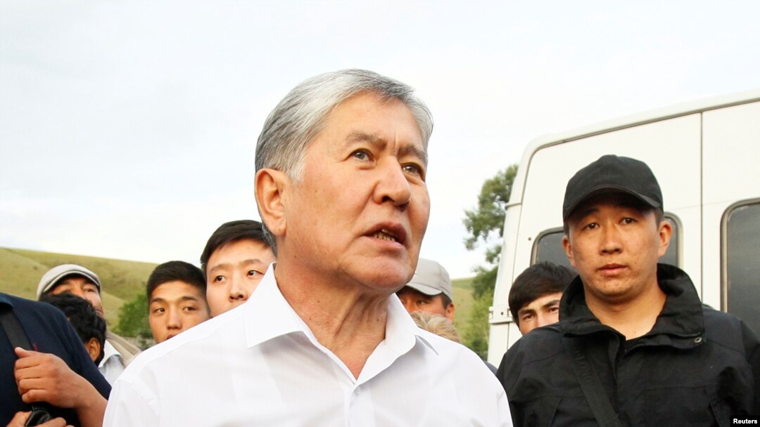 Sobiq prezident Almazbek Atambayev ham “ikki tomonlama pnevmoniya” tashxisi bilan tergov qamogʻidan kasalxonaga oʻtkazilgan