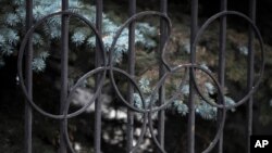 A damaged Olympic ring is seen on the gate of the Russian Olympic Committee building in Moscow, Dec. 9, 2019. 