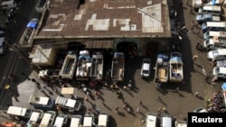 Des camions sont déchargés au marché Mercato à Addis-Abeba, en Ethiopie, le 11 septembre 2015. (Photo: REUTERS/Tiksa Negeri)