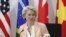 Người đầu tiên dùng chữ “De-risking” là bà Ursula von der Leyen, chủ tịch Ủy hội Âu châu, khi bay sang Trung Quốc cùng với ông Emmanuel Macron, tổng thống Pháp, ngày 30 tháng Ba vừa qua. 