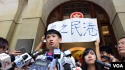 Baggio Leung dan Yau Wai-ching, dua aktivis pro-demokrasi Hong Kong dijatuhi hukuman satu bulan penjara atas insiden tahun 2016 dalam gedung legislatif (Foto: dok).