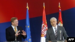 Predsednik Srbije, Boris Tadić izjavio posle razgovora sa evropskim komesarom za proširenje, Štefanom Fileom da ne želi da Srbija preskače korake u procesu učlanjenja u EU, 17. septembar 2010.