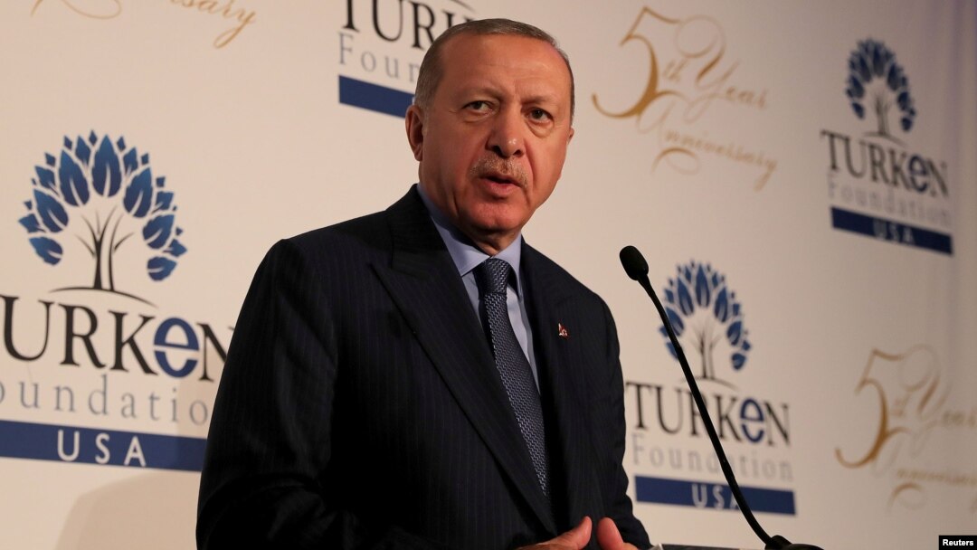 Presiden Turki Tayyip Erdogan berpidato di hadapan warga Turki yang tinggal di AS, dalam acara yang digelar di sebuah hotel di New York, 23 September 2018. 