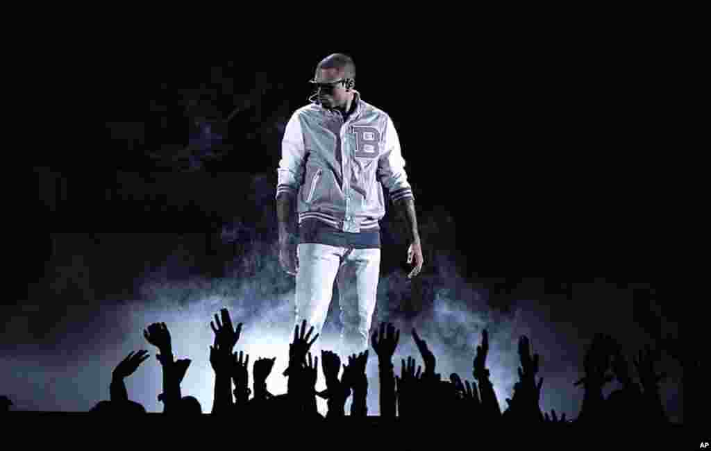Chris Brown performs during the 54th annual Grammy Awards in Los Angeles, February 12, 2012.  (AP Photo)