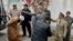 Les suspects du meurtre et de la décapitation de deux randonneurs scandinaves arrivent pour leur procès devant un tribunal marocain à Salé, près de la capitale Rabat le 2 mai 2019.