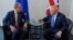 ဥရောပကောင်စီဥက္ကဋ္ဌ Donald Tusk (ဝဲ) နဲ့ ဝန်ကြီးချုပ် Boris Johnson