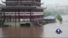 中国长江洪水肆虐逾百人丧生
