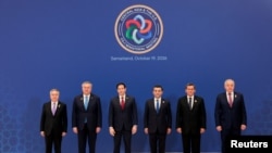 U.S. Secretary of State Marco Rubio poses for a C5+1 Ministerial family photo with foreign minsters of Uzbekistan, Kazakhstan, Tajikistan, Turkmenistan, and Kyrgyzstan, at the Congress Center in Samarkand, Uzbekistan, October 19, 2026.