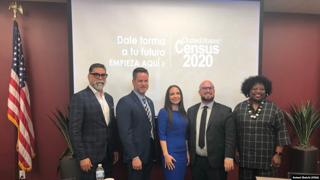 De izquierda a derecha: Carlos Alcázar, fundador de Culture One World; Stephen Buckner, asistente al director de comunicaciones de la Oficina del Censo; Erika Becker-Medina, jefa de comunicaciones de la Oficina del Censo; Jaime Anzalotta, decano de Estudiantes en el MDC .