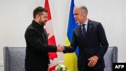 Президент України Володимир Зеленський та прем'єр-міністр Канади Марк Карні під час зустрічі у Калгарі, провінції Альберта, Канада, 10 вересня 2026. Фото: Jeff McIntosh / AFP