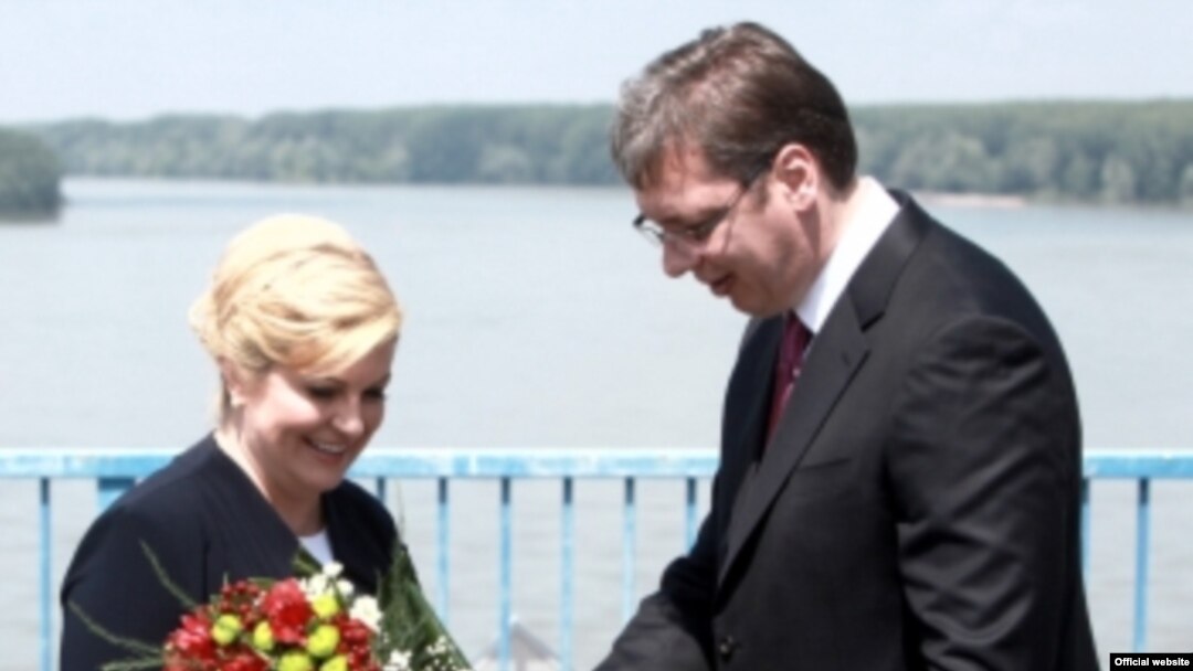 Predsednica Hrvatske Kolinda Grabar-Kitarović i Premijer Srbije Aleksandar Vučić prilikom susreta u Dalju, 20. juna 2016.