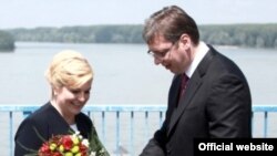 Predsednica Hrvatske Kolinda Grabar-Kitarović i Premijer Srbije Aleksandar Vučić prilikom susreta u Dalju, 20. juna 2016.