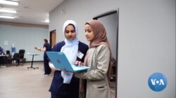 미국 미시간주 디트로이트에 있는 무료 진료소 ‘후다 클리닉(Huda Clinic)’에서 무슬림 의료진들이 환자 차트를 보고 있다.