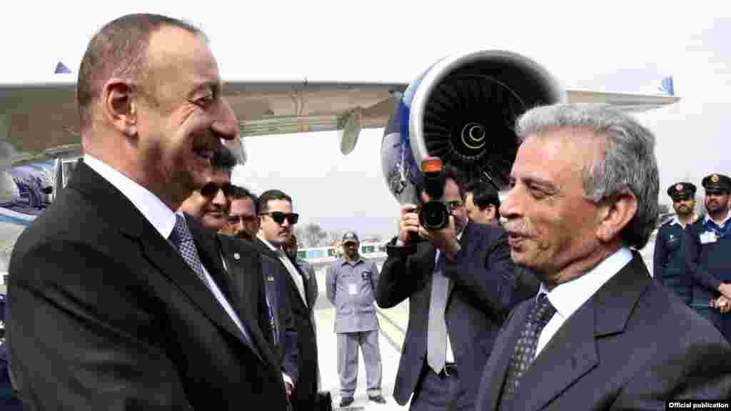 واضح رہے کہ پاکستان میں اقتصادی تعاون تنظیم کا اجلاس لگ بھگ 20 سال بعد ہو رہا ہے۔