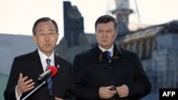 Пан Ги Мун и Виктор Янукович на Чернобыльской АЭС