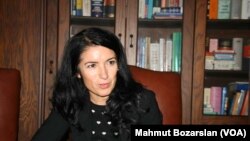 Kürt kökenli İsveçli parlamenter Emine Kakabaveh