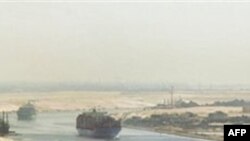 İran hərbi gəmiləri Misirin Suveyş kanalına daxil olub