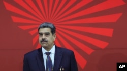 ARCHIVO - El presidente venezolano Nicolás Maduro aguarda por el inicio de la cumbre del ALBA en Caracas, el 14 de diciembre de 2024.