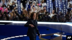 La candidata presidencial demócrata, la vicepresidenta Kamala Harris, habla durante la Convención Nacional Demócrata el 22 de agosto de 2024 en Chicago, EEUU.