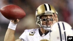 New Orleans Saints quarterback Drew Brees (9) passes during the third quarter of the NFL football game against the Dallas Cowboys, in Arlington, Texas (File Photo - 25 Nov 2010)