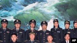 2010년 5월 중국군 대표단을 맞이하는 김정일 위원장