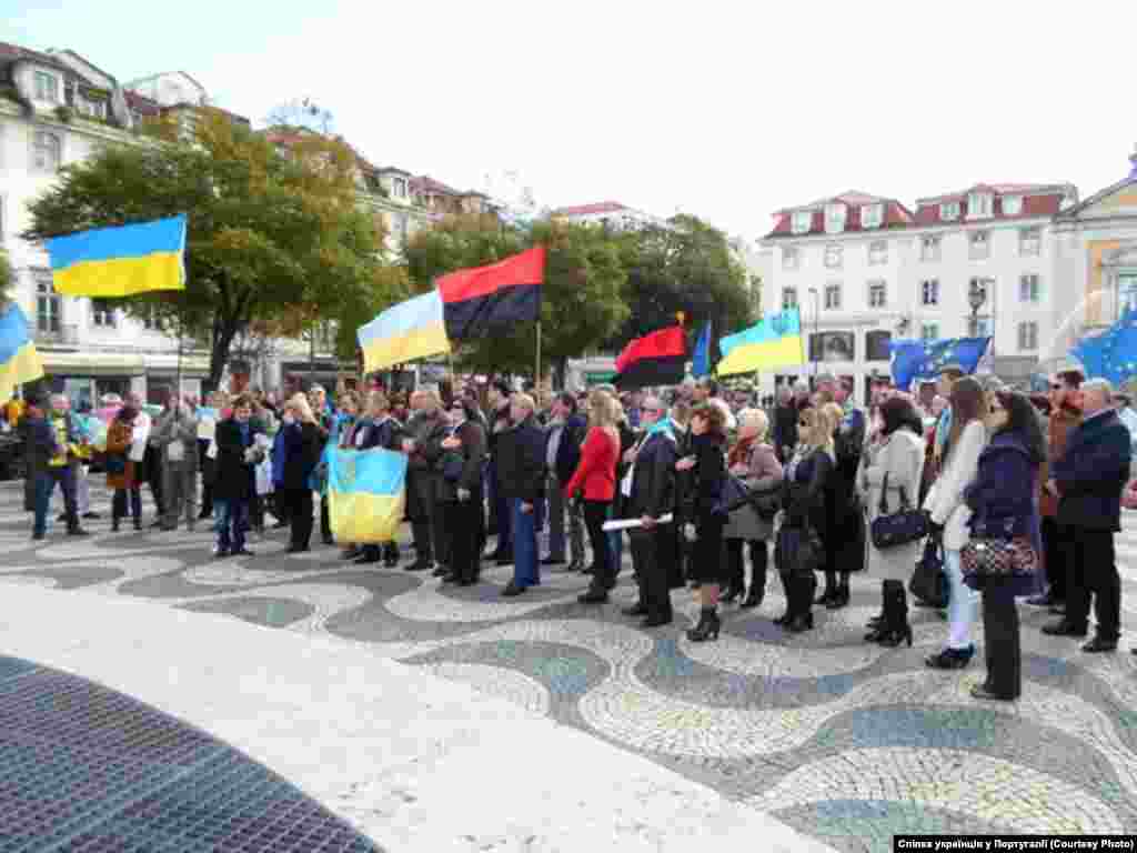 Лісабон &quot;Основним завданням, теперішніх акцій є привернути увагу португальських виборців до проблеми відмивання у країнах ЄС, награбованих режимом Януковича в українського народу коштів&quot;, - повідомляє Спілка українців Португалії.