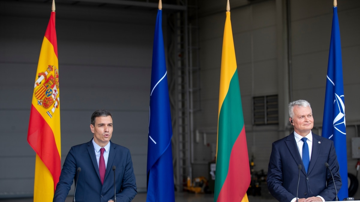 Lietuvos ir Ispanijos vadovai boikotuoja, kai lėktuvai veržiasi perimti Rusijos lėktuvus