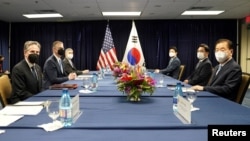 美國國務卿布林肯在夏威夷同韓國外交部長官鄭義溶舉行雙邊會談。