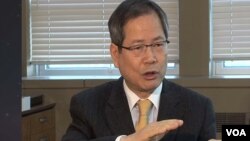 20일 VOA 기자와 인터뷰하는 천영우 청와대 외교안보수석비서관.