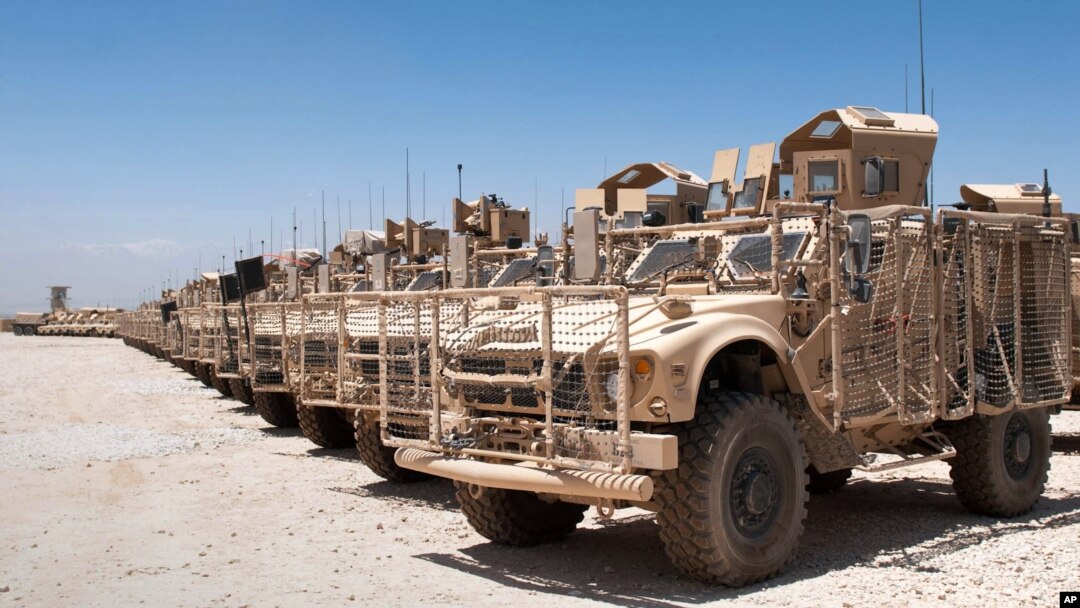 Kendaraan militer AS di Afghanistan siap dikirimkan kembali ke Amerika (Foto: dok). Pentagon menarik kembali 33 ribu tentara AS dari Afghanistan akhir September 2012.