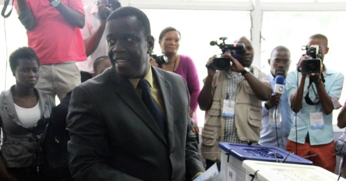 Simango defende combate político dentro do marco da Constituição