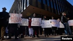 Musulmanes estadounidenses protestan en Filadelfia el 13 de enero de 2015 sobre un caso de vigilancia en la ciudad de Nueva York.