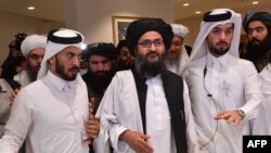 Salah satu pendiri Taliban, Mullah Abdul Ghani Baradar, usai menandatangani kesepakatan dengan Amerika Serikat, di Doha, Qatar, 29 Februari 2020. (Foto: AFP) 