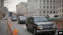 A police convoy with Mexican drug kingpin Joaquin 'El Chapo' Guzman leaves Brooklyn Federal Court, Feb. 3, 2017, in New York. 