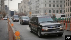 A police convoy with Mexican drug kingpin Joaquin 'El Chapo' Guzman leaves Brooklyn Federal Court, Feb. 3, 2017, in New York. 