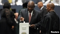 First sitting of parliament in Cape Town