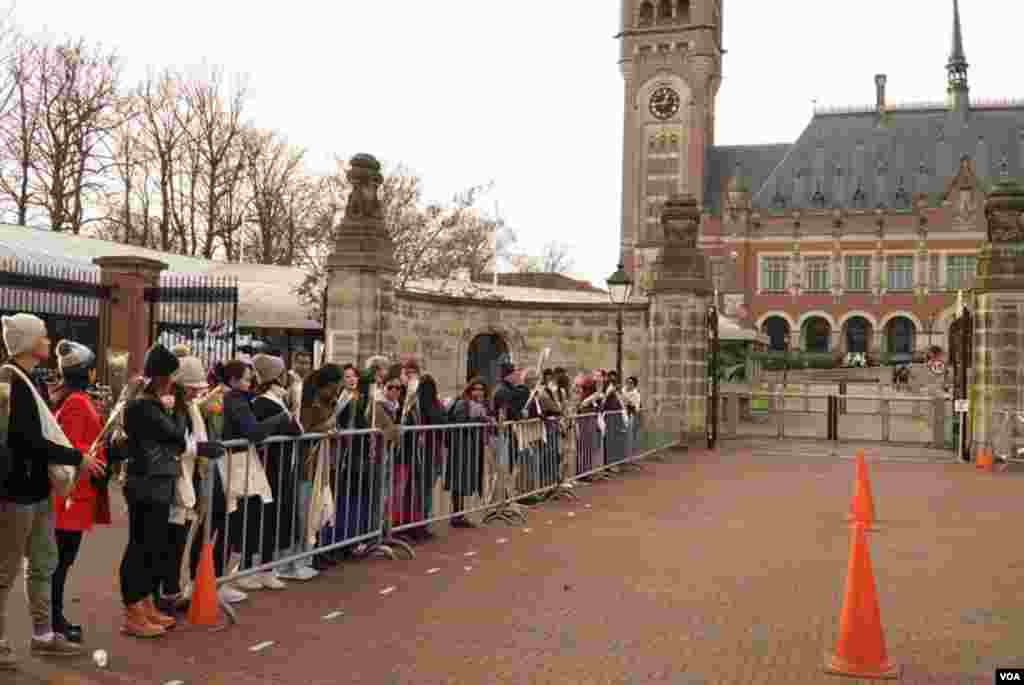 Daw Aung San Suu Kyi&#39;s supporters at ICJ