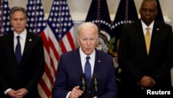 조 바이든 미국 대통령이 25일 백악관에서 우크라이나에 대한 계속된 지원 계획을 밝혔다. 토니 블링컨 국무장관과 로이드 오스틴 국방장관이 배석했다.