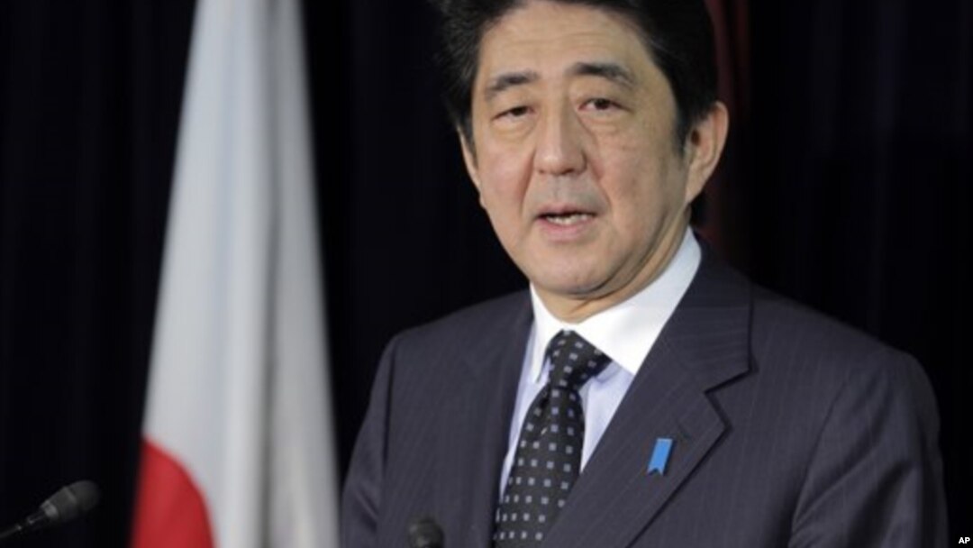 PM Jepang yang baru Shinzo Abe berjanji untuk tekan Bank of Japan agar melonggarkan kebijakan moneter. (AP/Koji Sahasara)