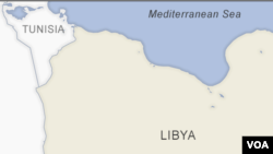 Na brodu je bilo oko 90 migranata, navelo je Ministarstvo i dodalo da su preživjeli prebačeni na naftnu platformu Miskar na jugu Tunisa.