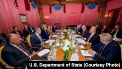 Une réunion sur la situation en Syrie avec les États-Unis et les ministres des Affaires étrangères de l'Egypte, Russie, Arabie saoudite, Qatar, Irak, Iran, Turquie, et Jordanie à Lausanne, Suisse, le 15 octobre 2016.