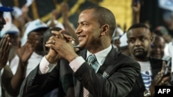 Moïse Katumbi na lisanga na ye "Ensemble pour le changement" na Johannesburg, Afrique du Sud, le 12 mars 2018.